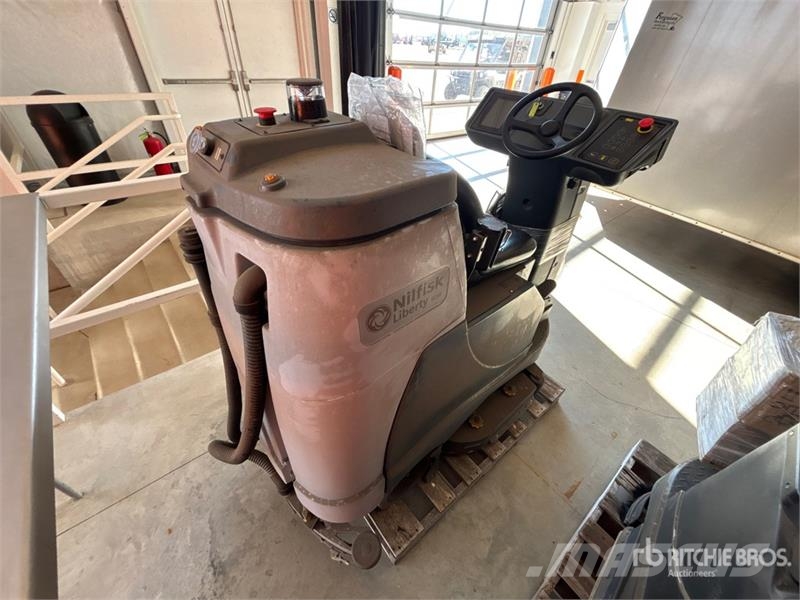 Nilfisk Liberty SC60 X71D Ride-On Electric Floor Scrubber Λοιπές ρυμούλκες