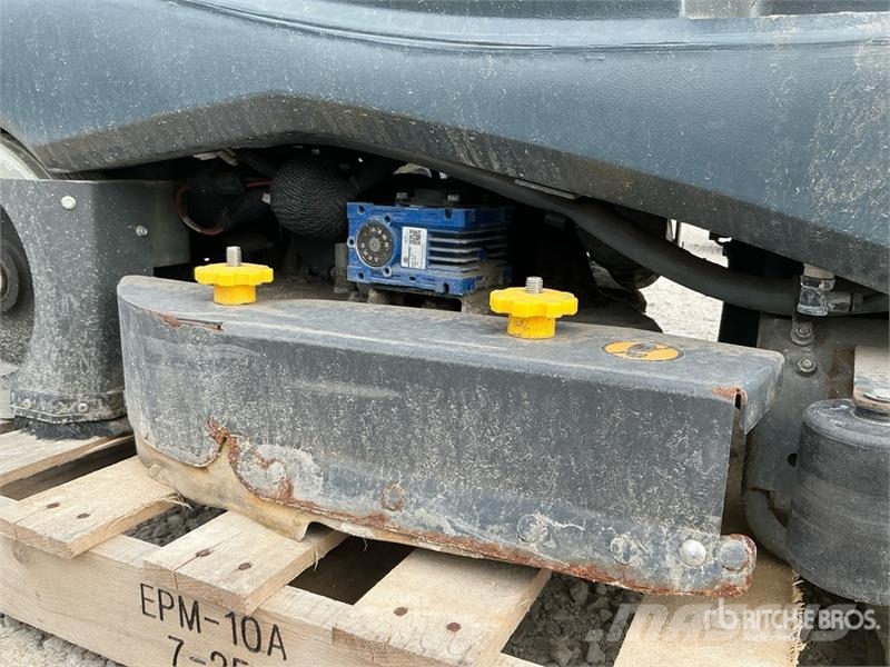 Nilfisk Liberty SC60 X71D Ride-On Electric Floor Scrubber その他トレーラー