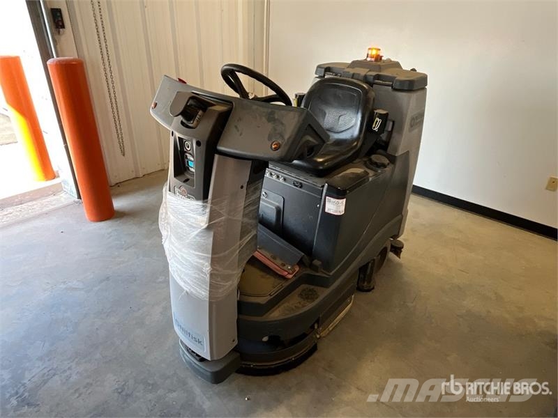 Nilfisk Liberty SC60 X71D Ride-On Electric Floor Scrubber Další přívěsné vozíky