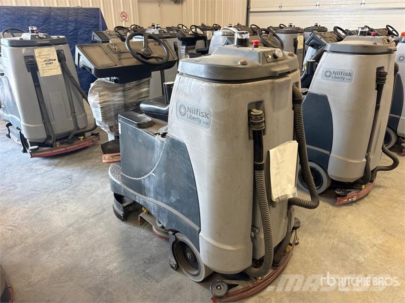 Nilfisk Liberty SC60 X71D Ride-On Electric Floor Scrubber Diger römorklar