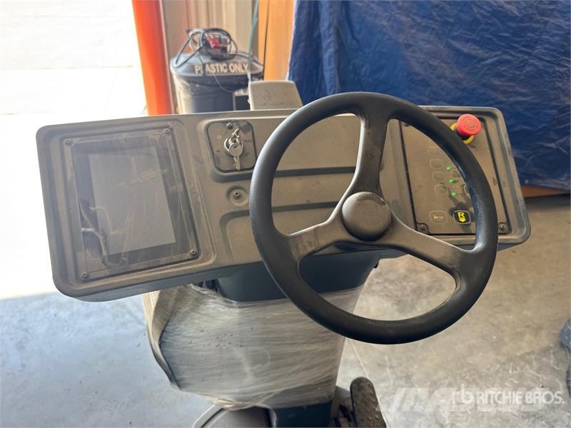 Nilfisk Liberty SC60 X71D Ride-On Electric Floor Scrubber Diger römorklar