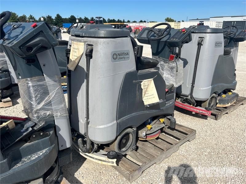 Nilfisk Liberty SC60 X71D Ride-On Electric Floor Scrubber Muut perävaunut