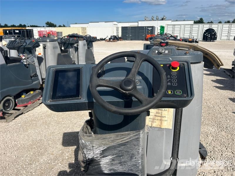 Nilfisk Liberty SC60 X71D Ride-On Electric Floor Scrubber 其他拖车