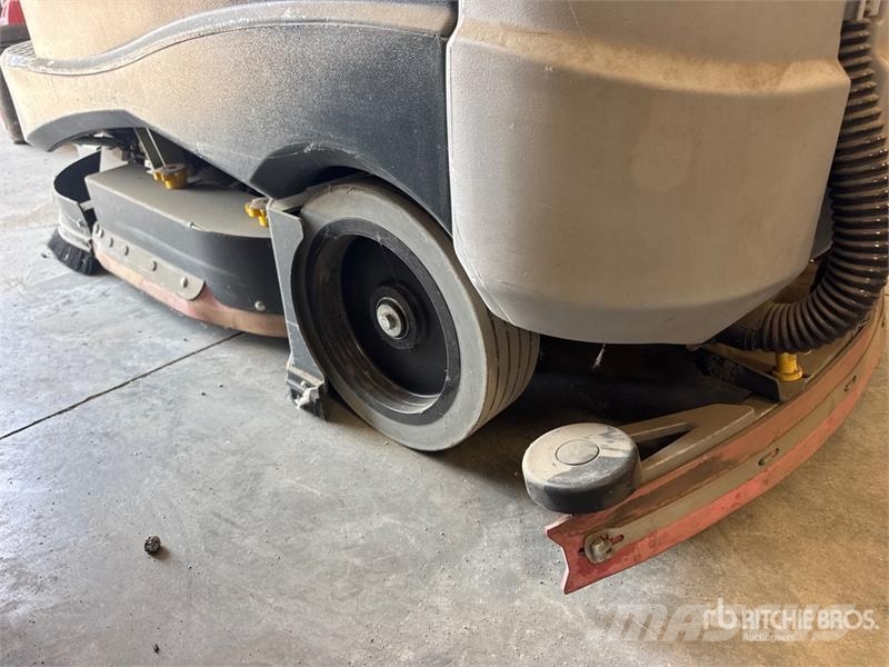 Nilfisk Liberty SC60 X71D Ride-On Electric Floor Scrubber Diger römorklar