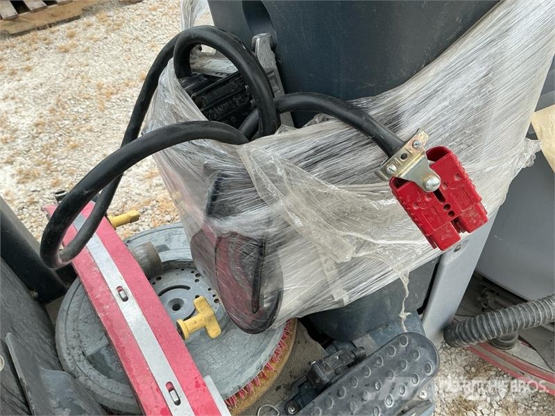 Nilfisk Liberty SC60 X71D Ride-On Electric Floor Scrubber Muut perävaunut