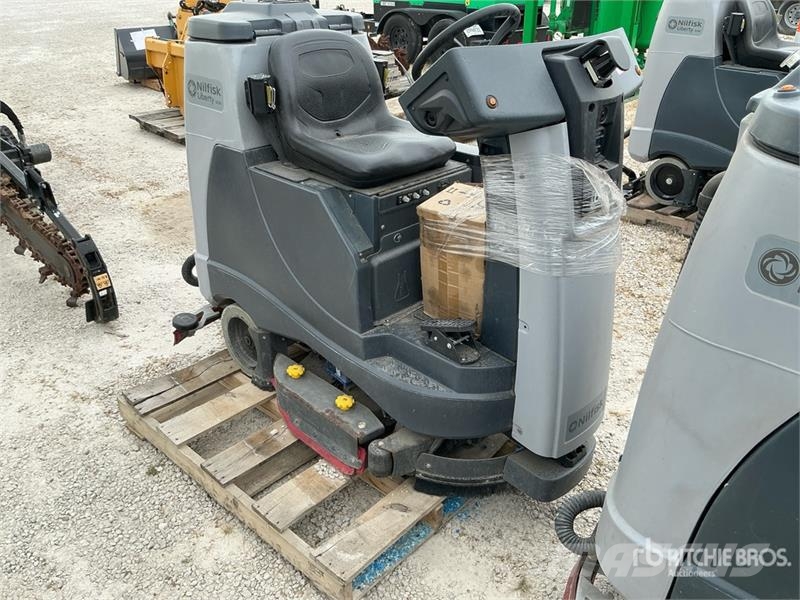 Nilfisk Liberty SC60 X71D Ride-On Electric Floor Scrubber Прочие сельхоз-прицепы