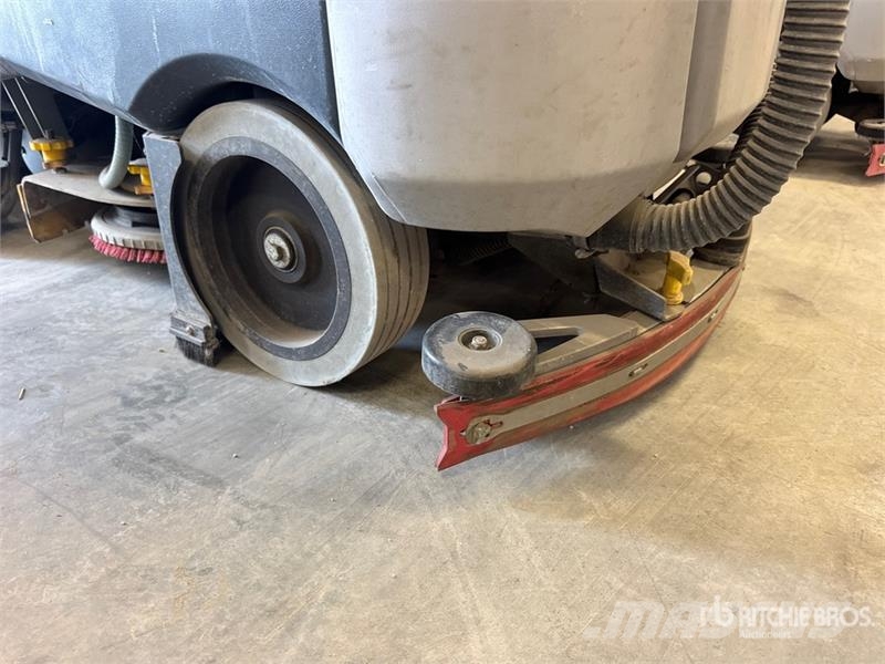 Nilfisk Liberty SC60 X71D Ride-On Electric Floor Scrubber Diger römorklar