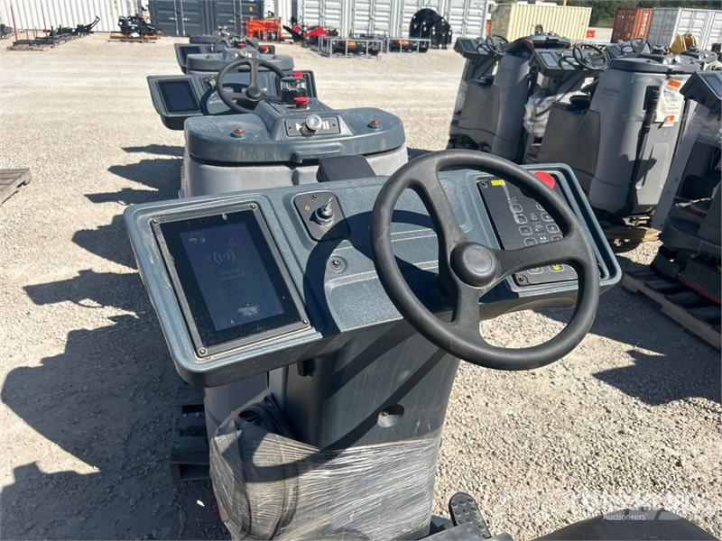 Nilfisk Liberty SC60 X71D Ride-On Electric Floor Scrubber Diger römorklar