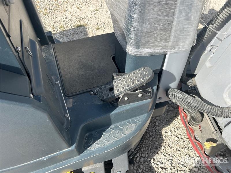 Nilfisk Liberty SC60 X71D Ride-On Electric Floor Scrubber 其他拖车