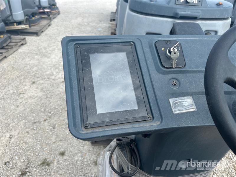Nilfisk Liberty SC60 X71D Ride-On Electric Floor Scrubber その他トレーラー
