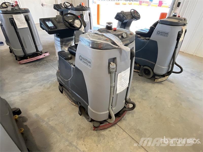 Nilfisk Liberty SC60 X71D Ride-On Electric Floor Scrubber Další přívěsné vozíky