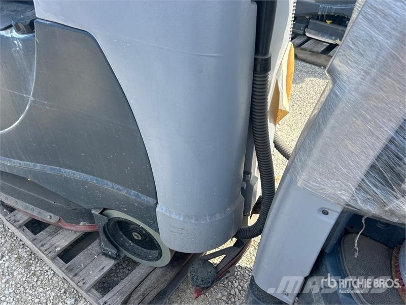 Nilfisk Liberty SC60 X71D Ride-On Electric Floor Scrubber 其他拖车