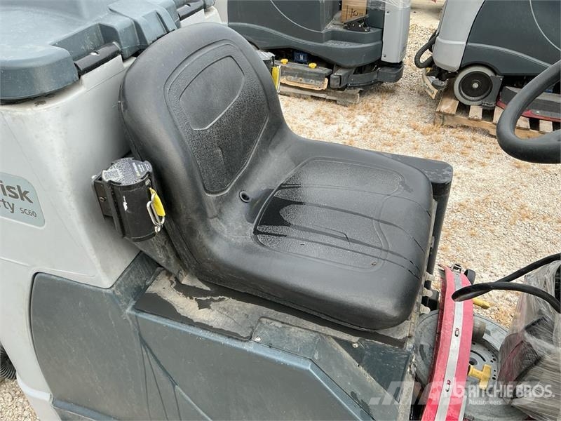 Nilfisk Liberty SC60 X71D Ride-On Electric Floor Scrubber Muut perävaunut