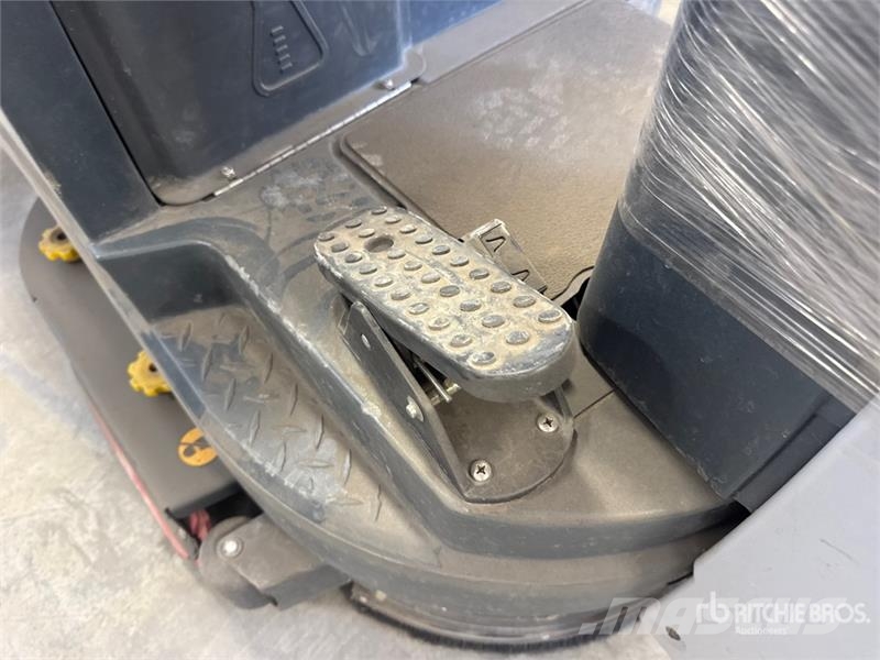 Nilfisk Liberty SC60 X71D Ride-On Electric Floor Scrubber Diger römorklar