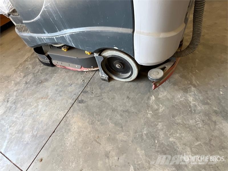 Nilfisk Liberty SC60 X71D Ride-On Electric Floor Scrubber Další přívěsné vozíky