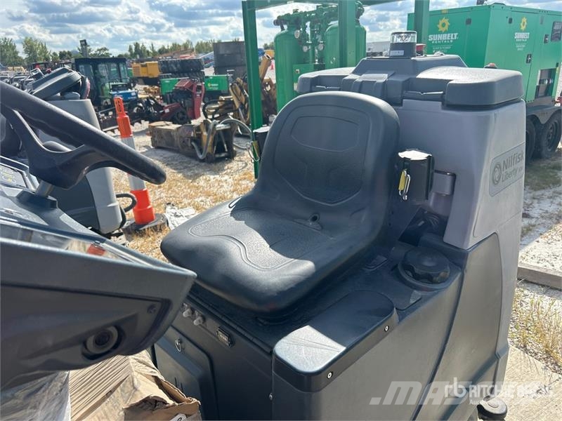 Nilfisk Liberty SC60 X71D Ride-On Electric Floor Scrubber 其他拖车