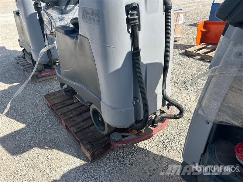 Nilfisk Liberty SC60 X71D Ride-On Electric Floor Scrubber 其他拖车