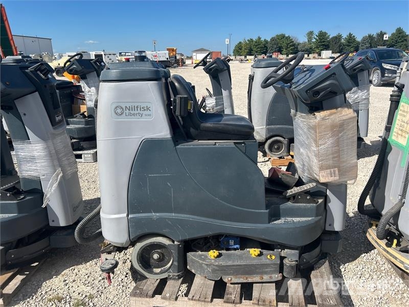 Nilfisk Liberty SC60 X71D Ride-On Electric Floor Scrubber 其他拖车