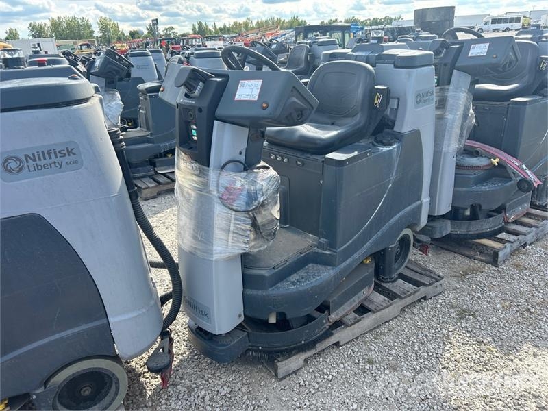 Nilfisk Liberty SC60 X71D Ride-On Electric Floor Scrubber 其他拖车