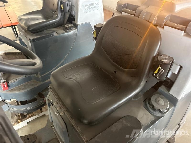 Nilfisk Liberty SC93 Ride-On Floor Scrubber Andre Landbrukshengere