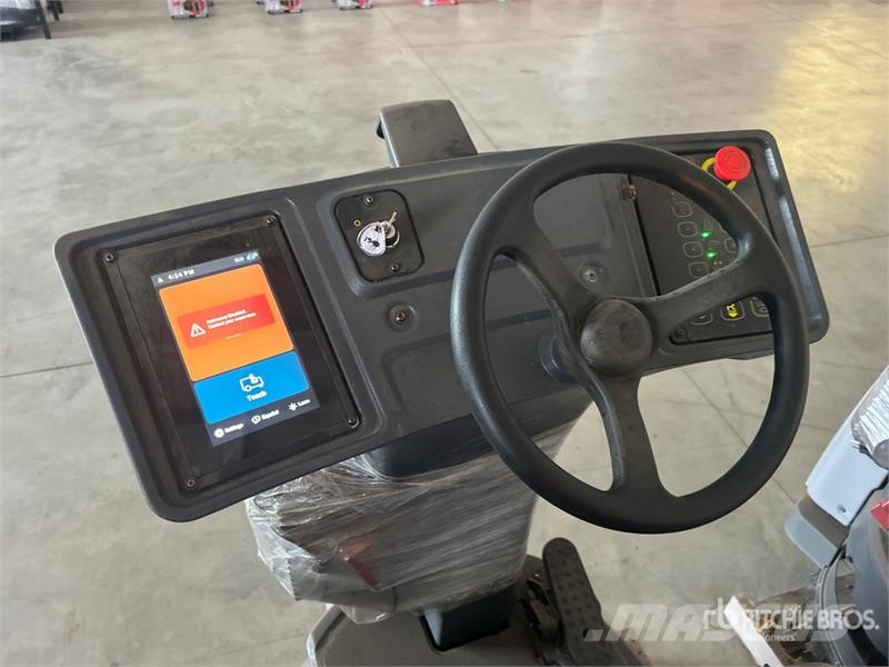 Nilfisk Liberty SC93 Ride-On Floor Scrubber Andre Landbrukshengere