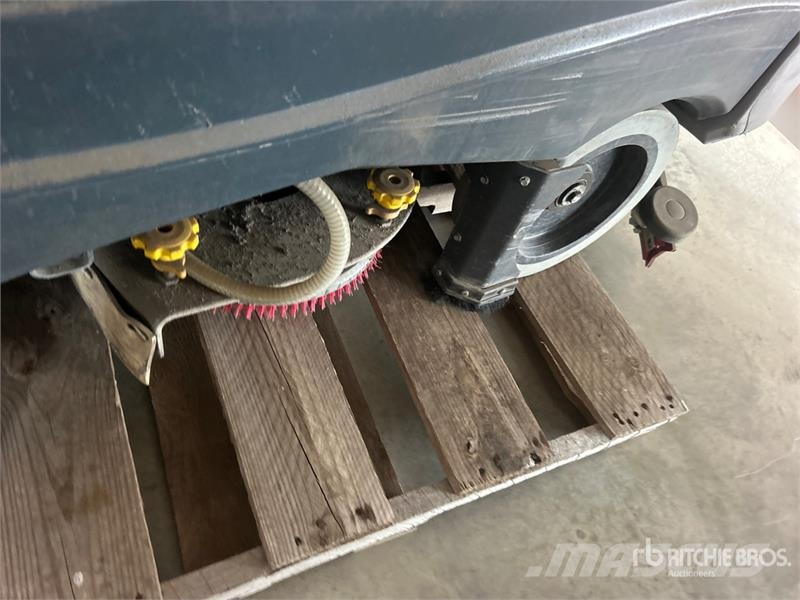 Nilfisk Liberty SC93 Ride-On Floor Scrubber Andre Landbrukshengere