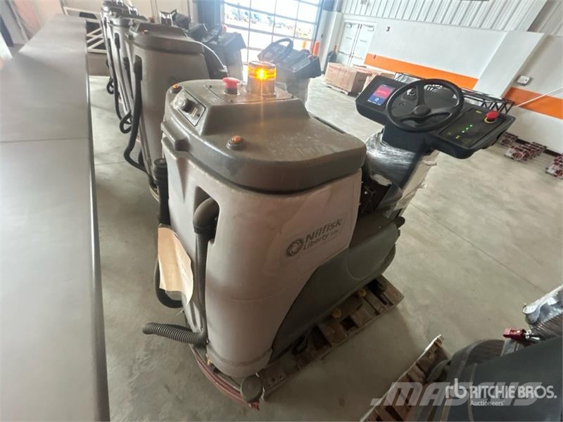 Nilfisk Liberty SC93 Ride-On Floor Scrubber Andre Landbrukshengere