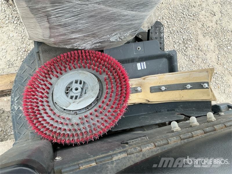 Nilfisk SC60 Ride-On Electric Floor Scrubber Прочие сельхоз-прицепы