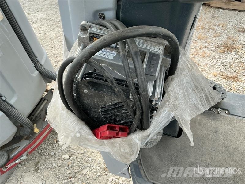 Nilfisk SC60 Ride-On Electric Floor Scrubber Weitere Anhänger