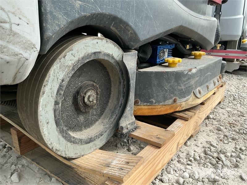 Nilfisk SC60 Ride-On Electric Floor Scrubber Weitere Anhänger