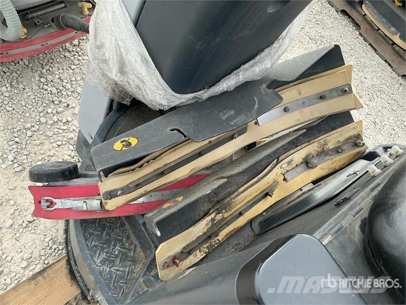 Nilfisk SC60 Ride-On Electric Floor Scrubber Weitere Anhänger