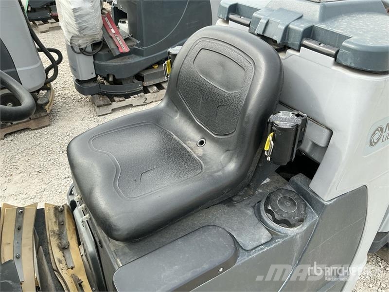 Nilfisk SC60 Ride-On Electric Floor Scrubber Weitere Anhänger