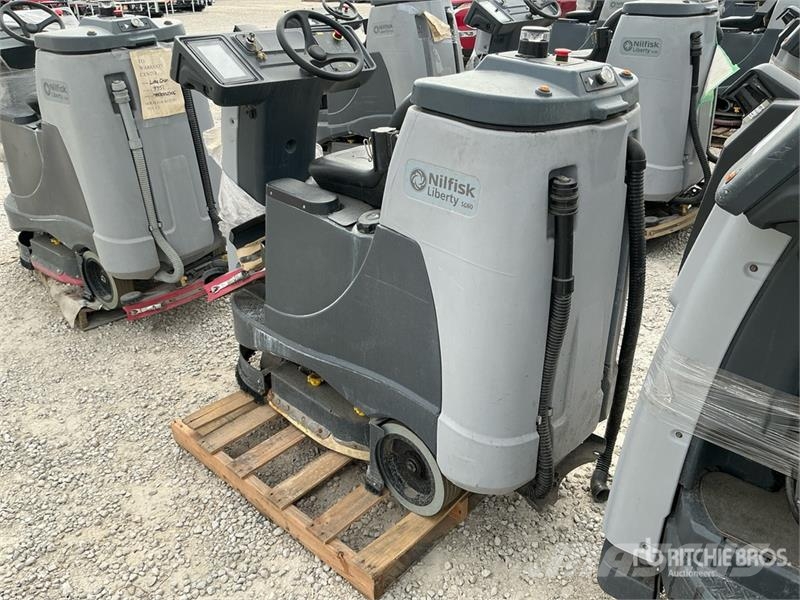 Nilfisk SC60 Ride-On Electric Floor Scrubber Weitere Anhänger