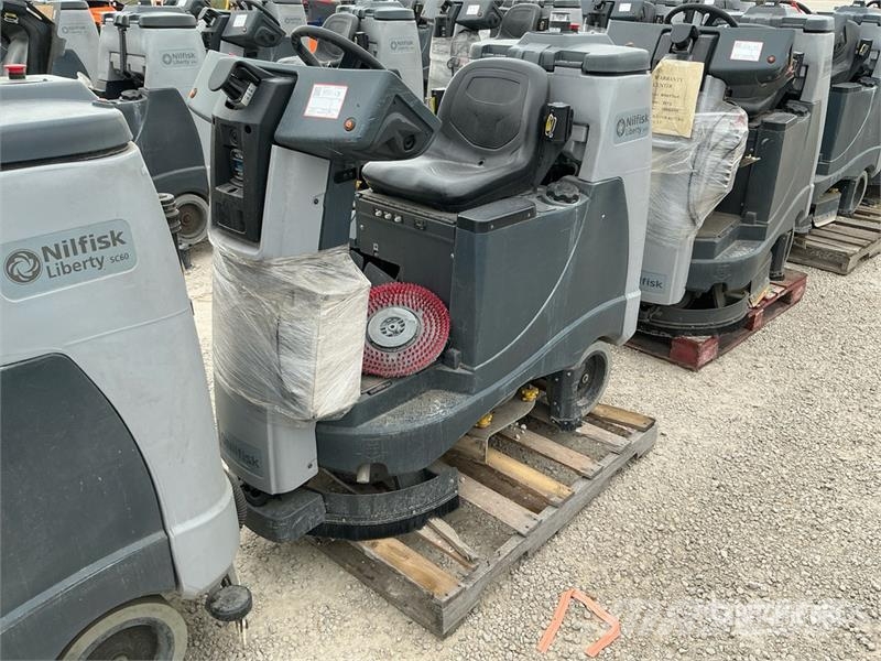 Nilfisk SC60 Ride-On Electric Floor Scrubber Прочие сельхоз-прицепы