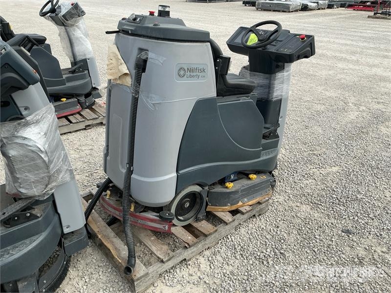 Nilfisk SC60 Ride-On Electric Floor Scrubber Weitere Anhänger
