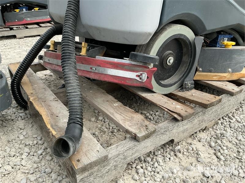 Nilfisk SC60 Ride-On Electric Floor Scrubber Weitere Anhänger