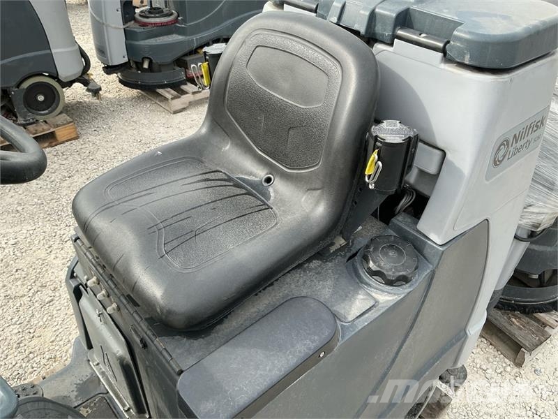 Nilfisk SC60 Ride-On Electric Floor Scrubber Weitere Anhänger