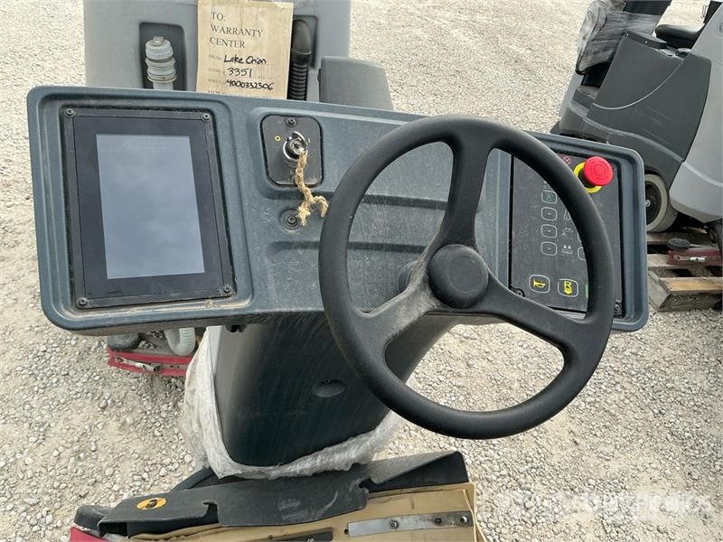 Nilfisk SC60 Ride-On Electric Floor Scrubber Weitere Anhänger