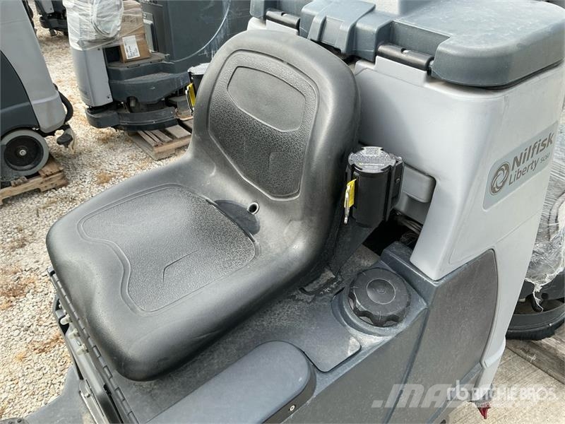 Nilfisk SC60 Ride-On Electric Floor Scrubber Weitere Anhänger