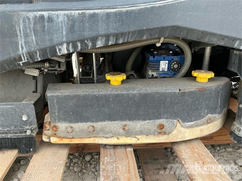 Nilfisk SC60 Ride-On Electric Floor Scrubber Weitere Anhänger