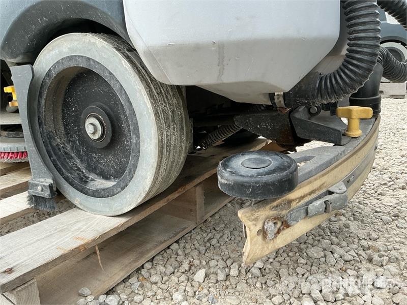 Nilfisk SC60 Ride-On Electric Floor Scrubber Muut perävaunut