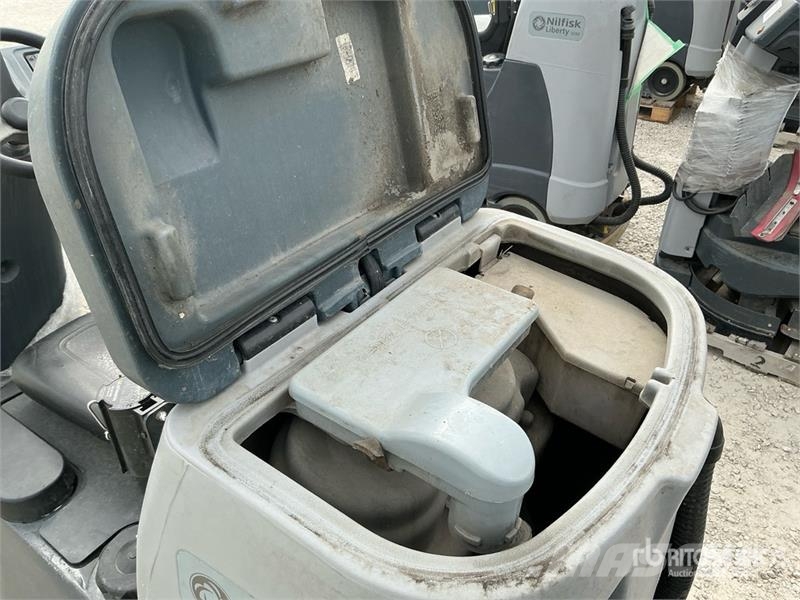 Nilfisk SC60 Ride-On Electric Floor Scrubber Weitere Anhänger