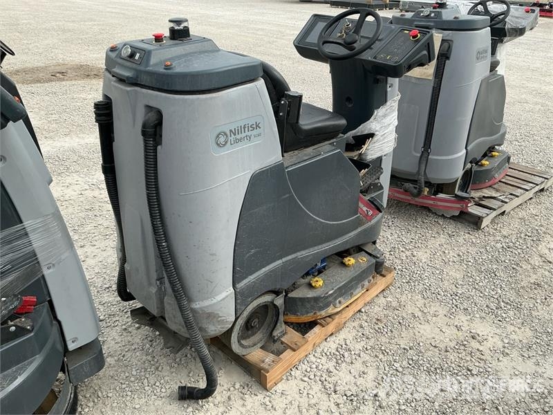 Nilfisk SC60 Ride-On Electric Floor Scrubber Weitere Anhänger