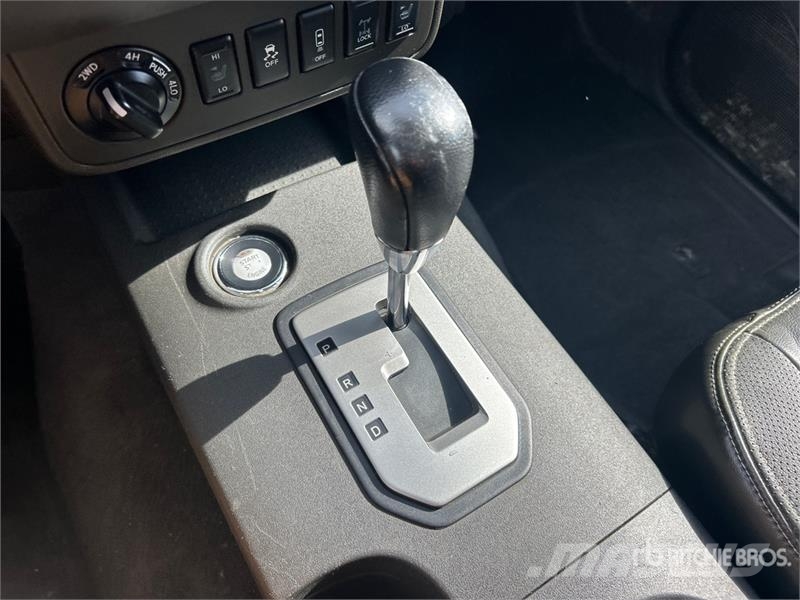 Nissan Frontier 4x4 Crew Cab Pickup Ostalo
