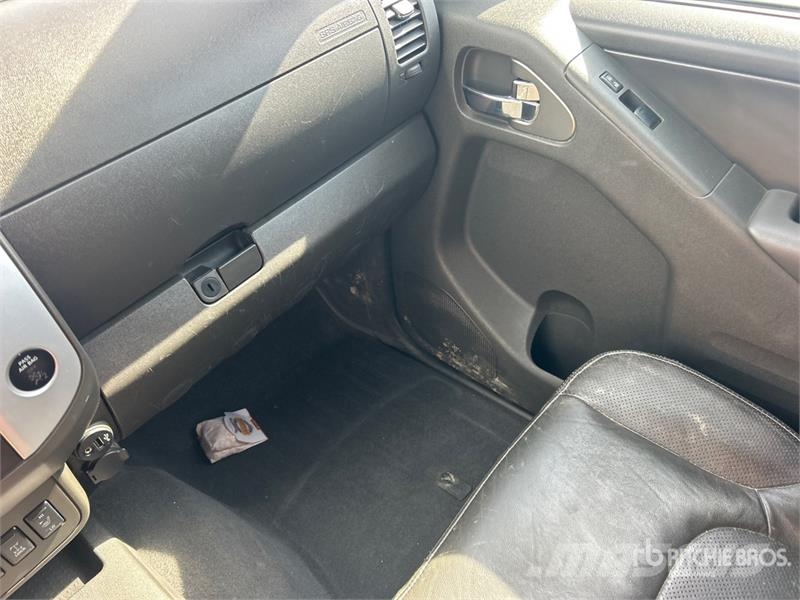 Nissan Frontier 4x4 Crew Cab Pickup Ostalo