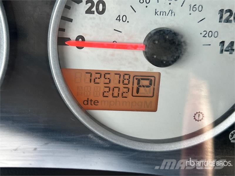 Nissan Frontier 4x4 Crew Cab Pickup Ostalo