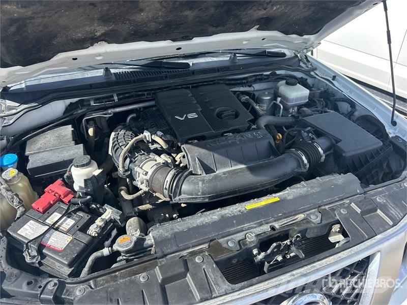 Nissan Frontier 4x4 Crew Cab Pickup Ostalo