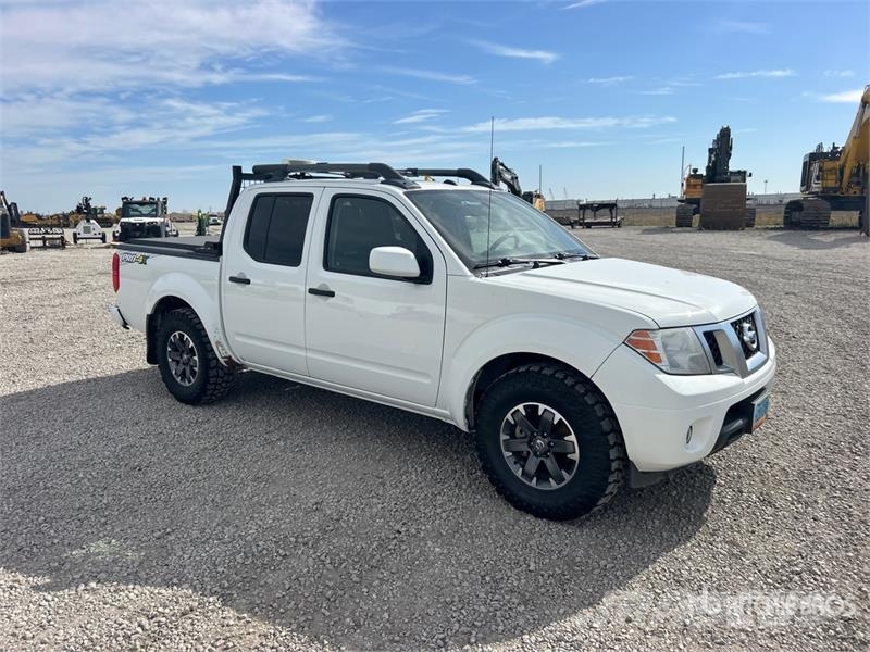 Nissan Frontier 4x4 Crew Cab Pickup Ostalo