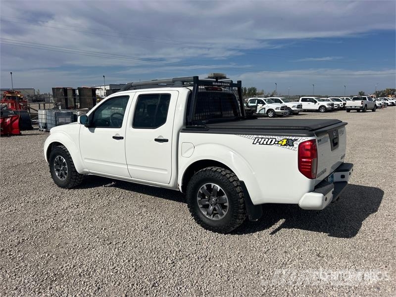 Nissan Frontier 4x4 Crew Cab Pickup Ostalo
