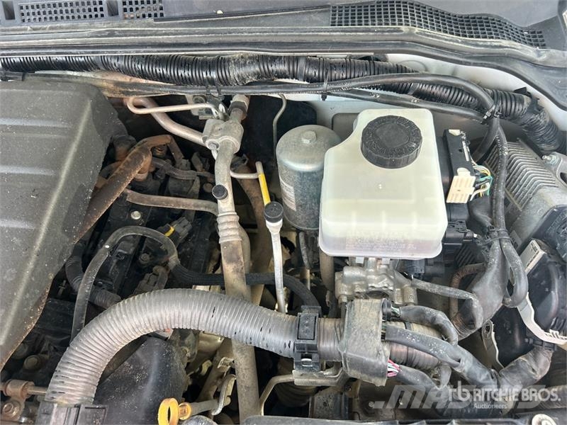 Nissan Frontier 4x4 Crew Cab Pickup Ostalo